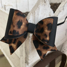 Load image into Gallery viewer, Mommy and Me Leopard Baby Bow