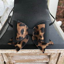 Load image into Gallery viewer, Mommy and Me Leopard Baby Bow